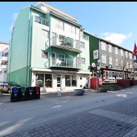 H3 Apartment - Cozy Downtown Apartment 아퀴레이리 외부 사진